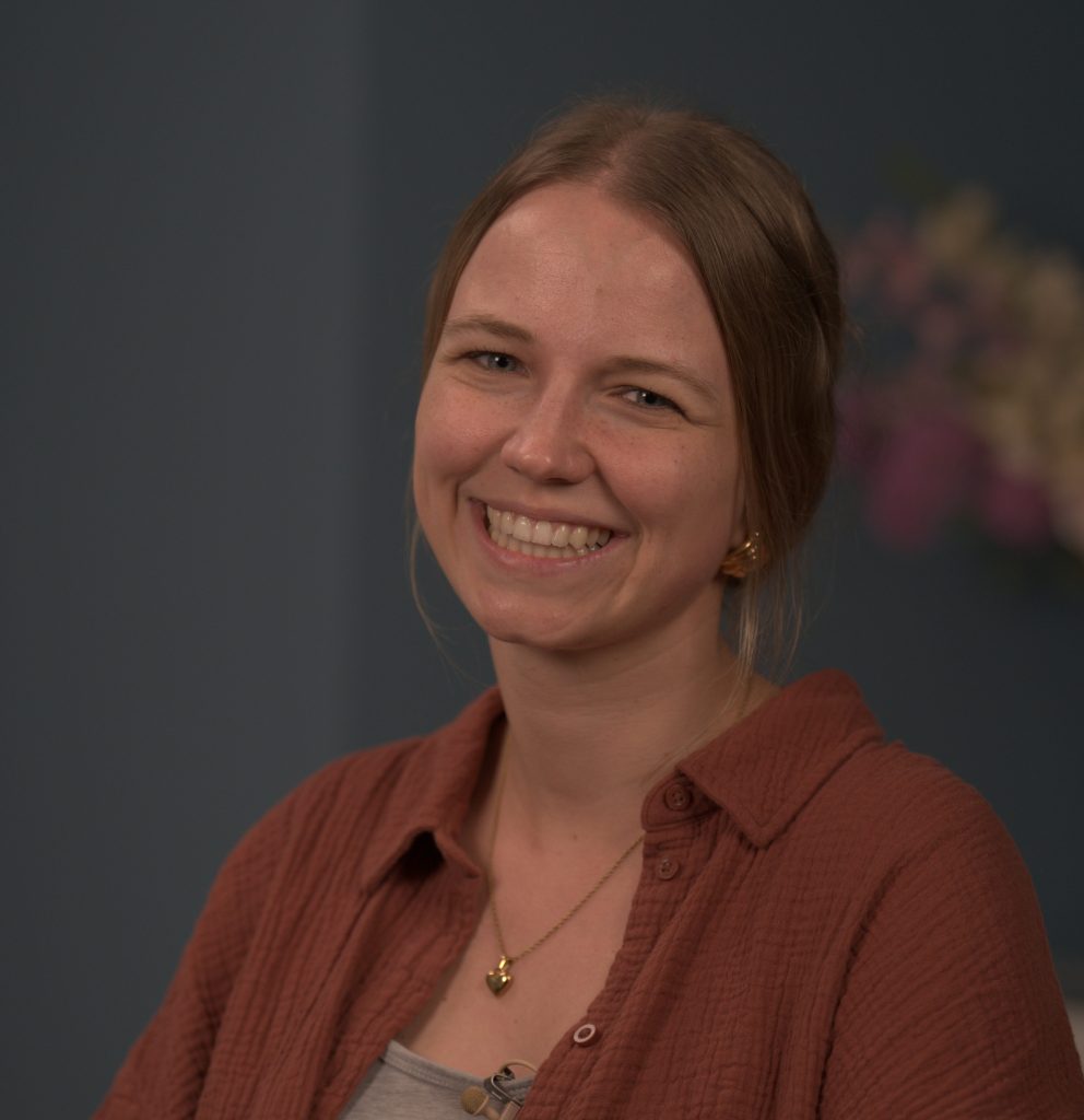 Portrait von Sarah Weber, Geschäftsführerin von AutisPlus
